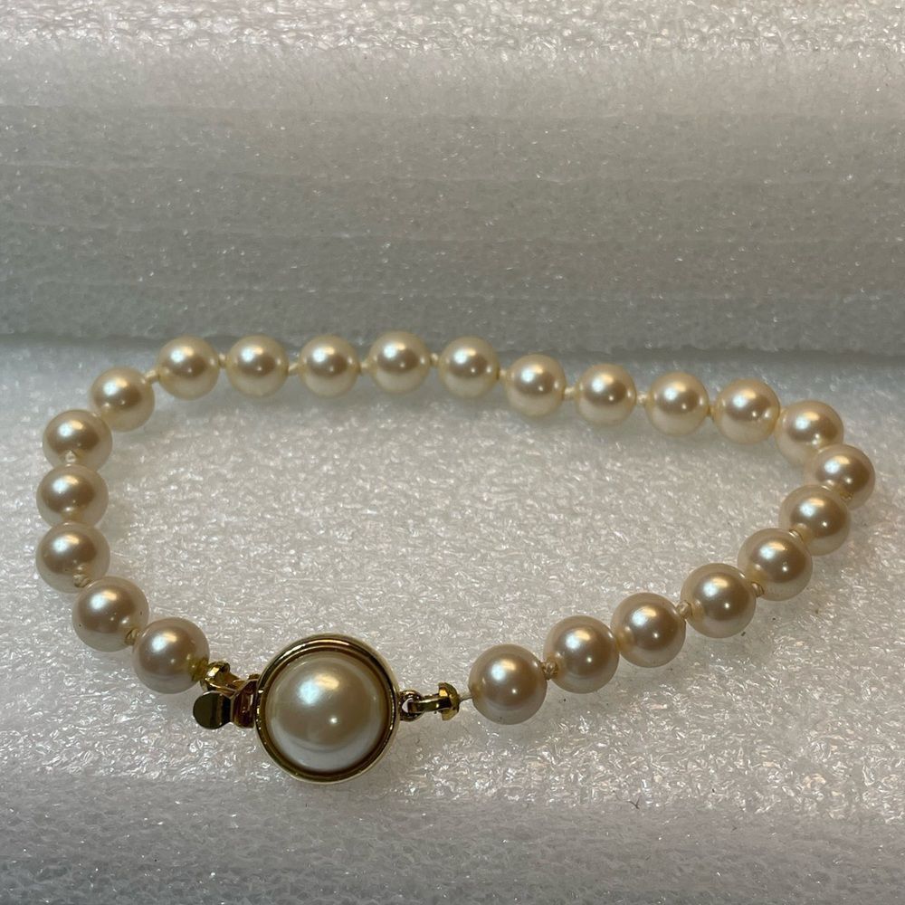 Elegant Faux Pearl Knotted Bracelet 7.5” Long